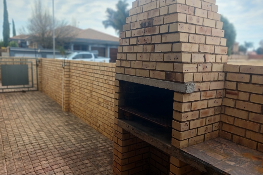 4 Bedroom Property for Sale in Hillcrest Northern Cape
